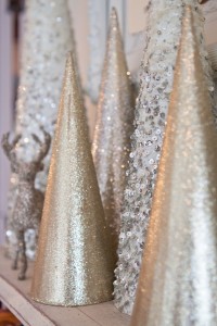 http://www.onegoodthingbyjillee.com/2014/11/find-holiday-decorating-style.html sparkle-cones-e1417024656267